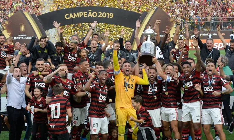Vila Nova anuncia Lincoln, campeão da Libertadores pelo Flamengo