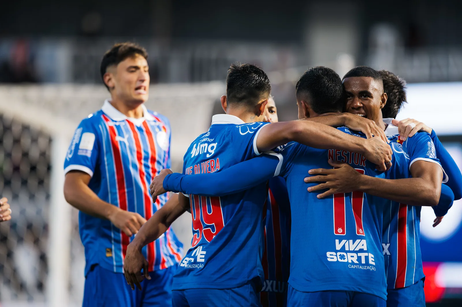 Bahia chega a dez jogos invicto e lidera sequência do Brasileirão
