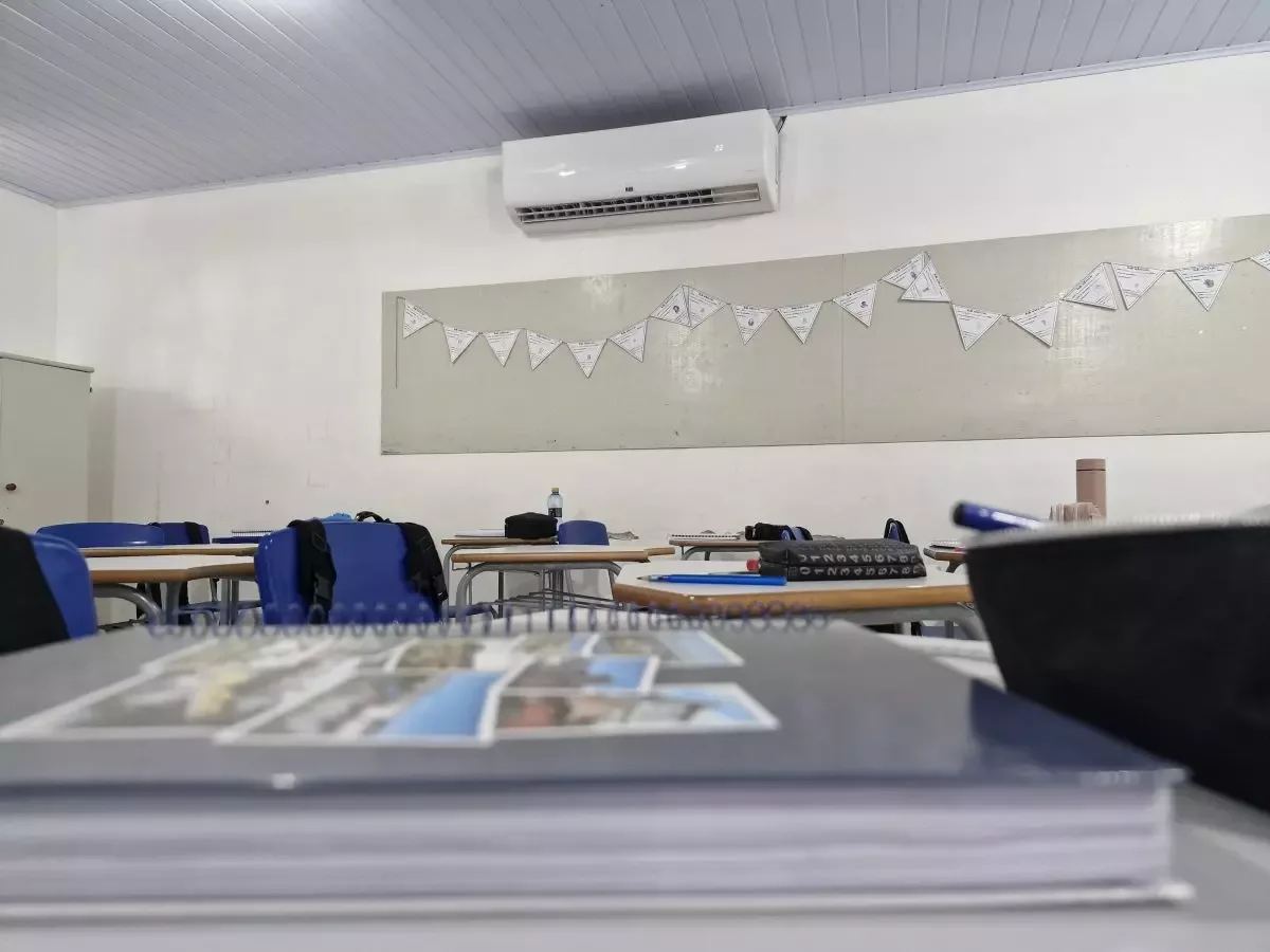 Em meio à onda de calor, ar-condicionado nas escolas de SC esbarra em falta de infraestrutura