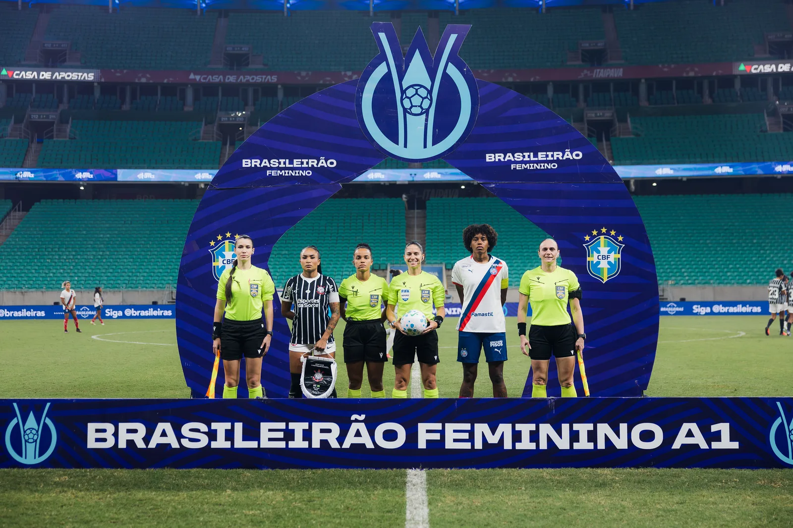Arthur Elias acompanha semifinal entre Bahia e Corinthians na Neo Química Arena