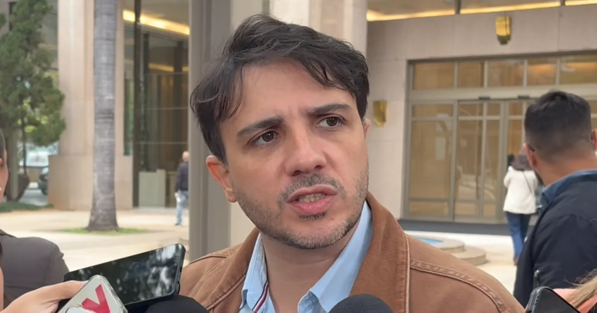 Em meio à crise, Renan retoma proposta de reforma que limite poderes do STF
