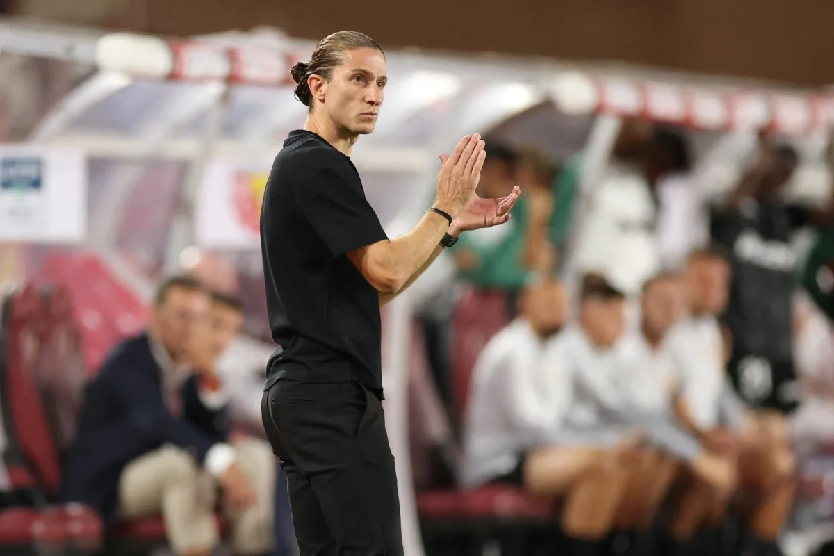 Filipe Luís evita euforia após início invicto do Monaco na temporada