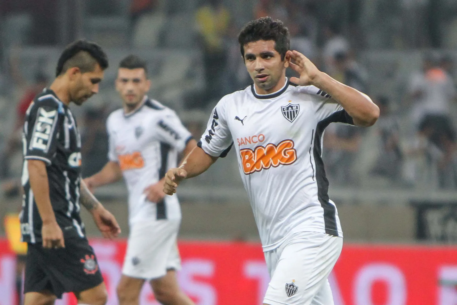 Atlético-MG busca nova reação após derrota do Santos por 2 a 0