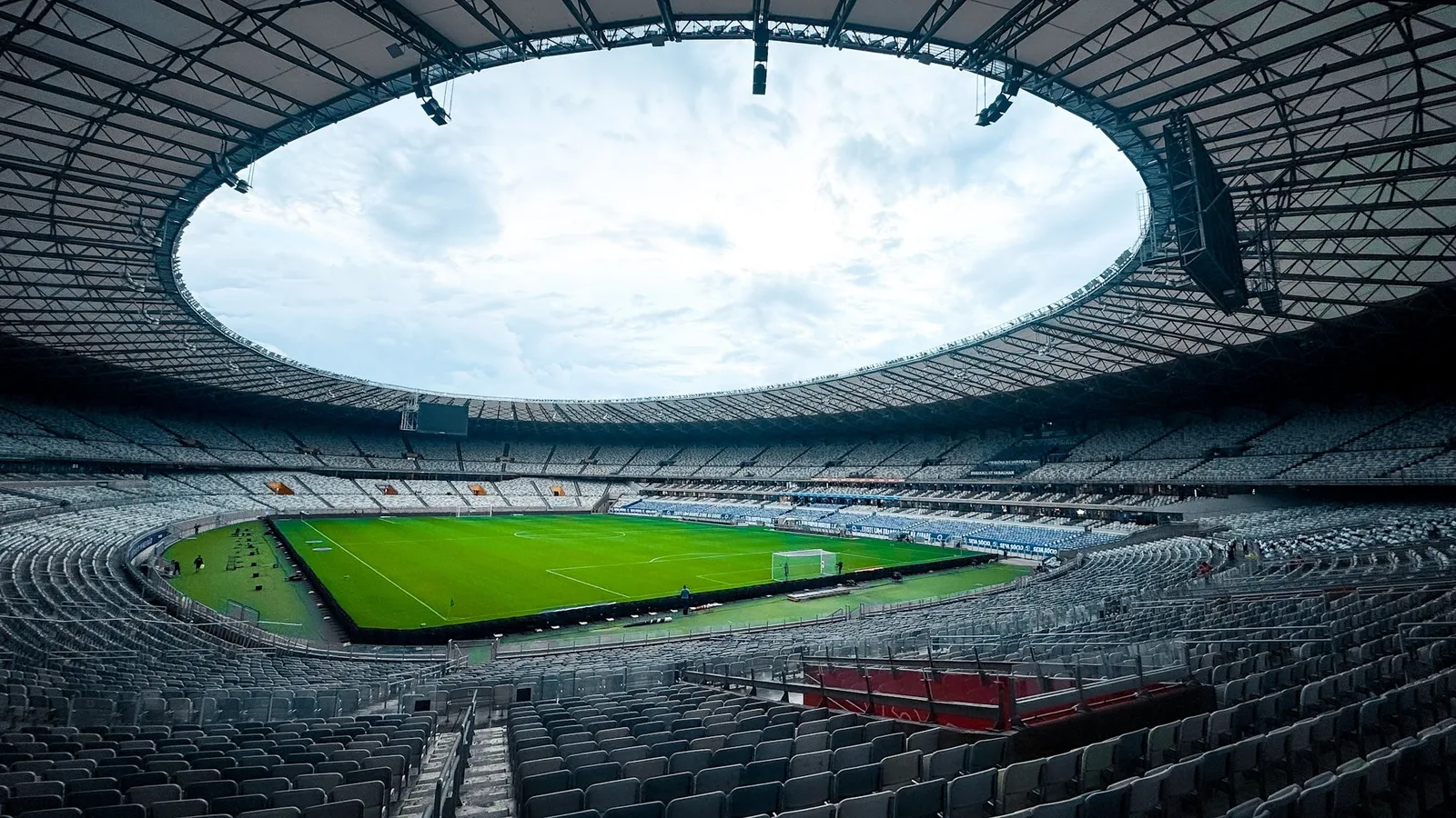 Cruzeiro e Athletico-PR duelam pelo Brasileirão com briga no topo em jogo