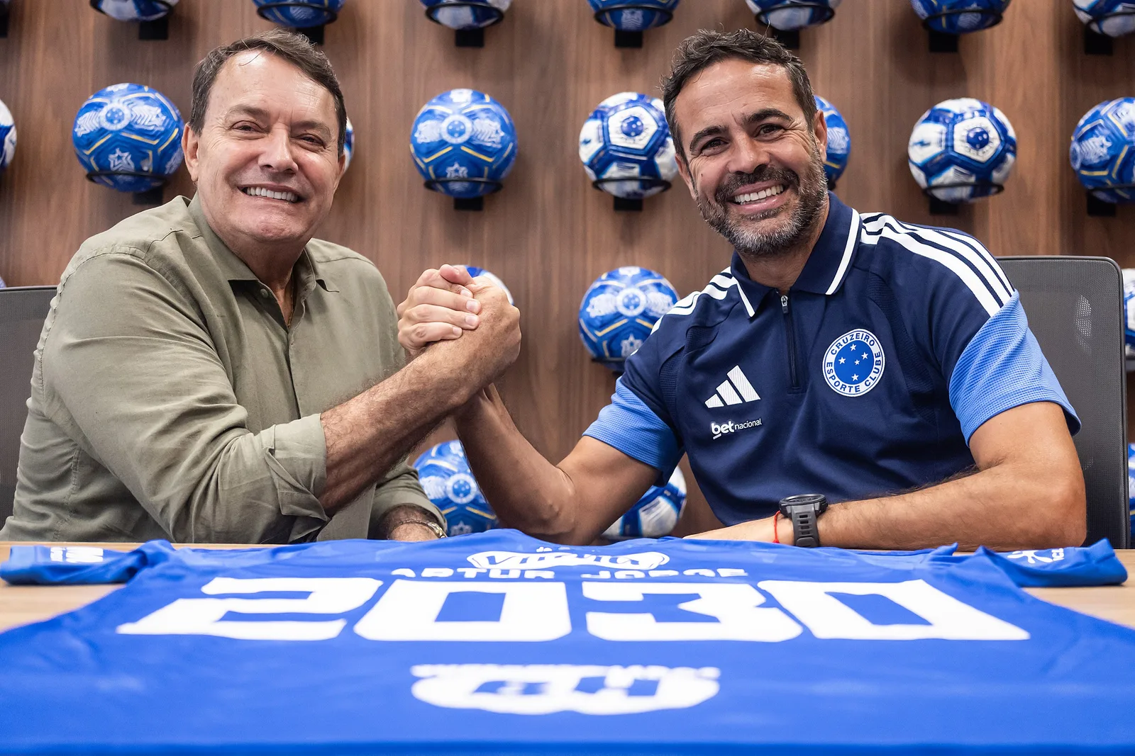 Pedro Lourenço mantém Artur Jorge no Cruzeiro até 2030