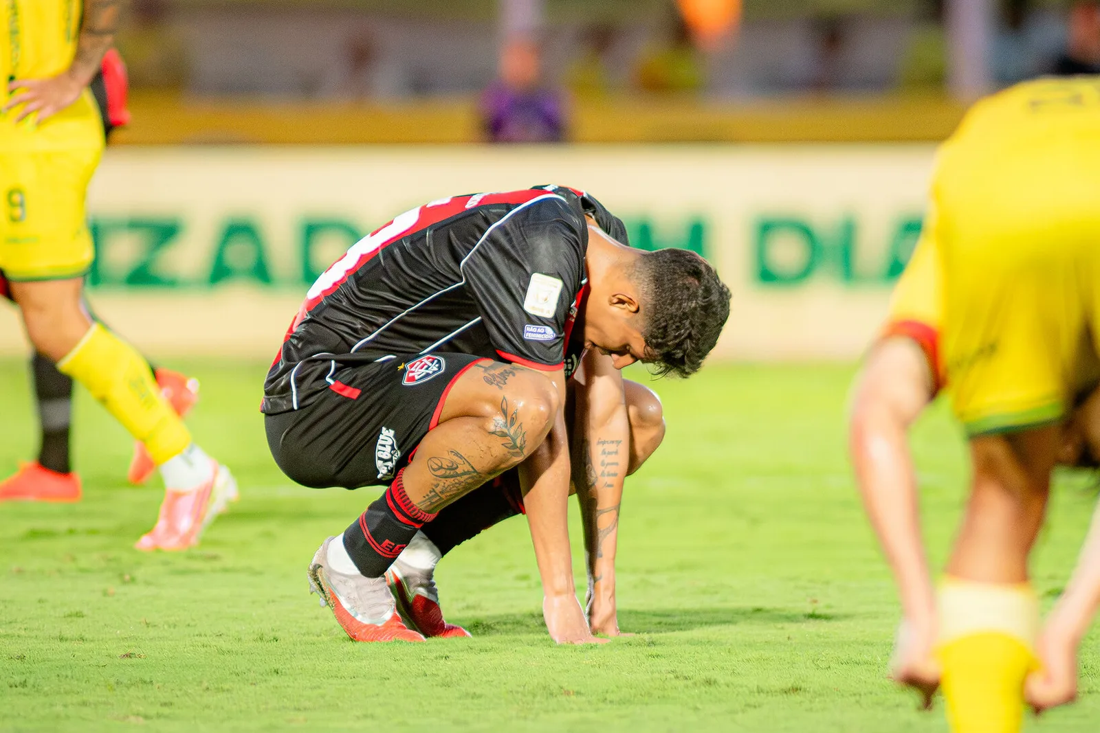 Vitória sofre 30 gols fora e chega a 14 jogos sem vencer no Brasileirão