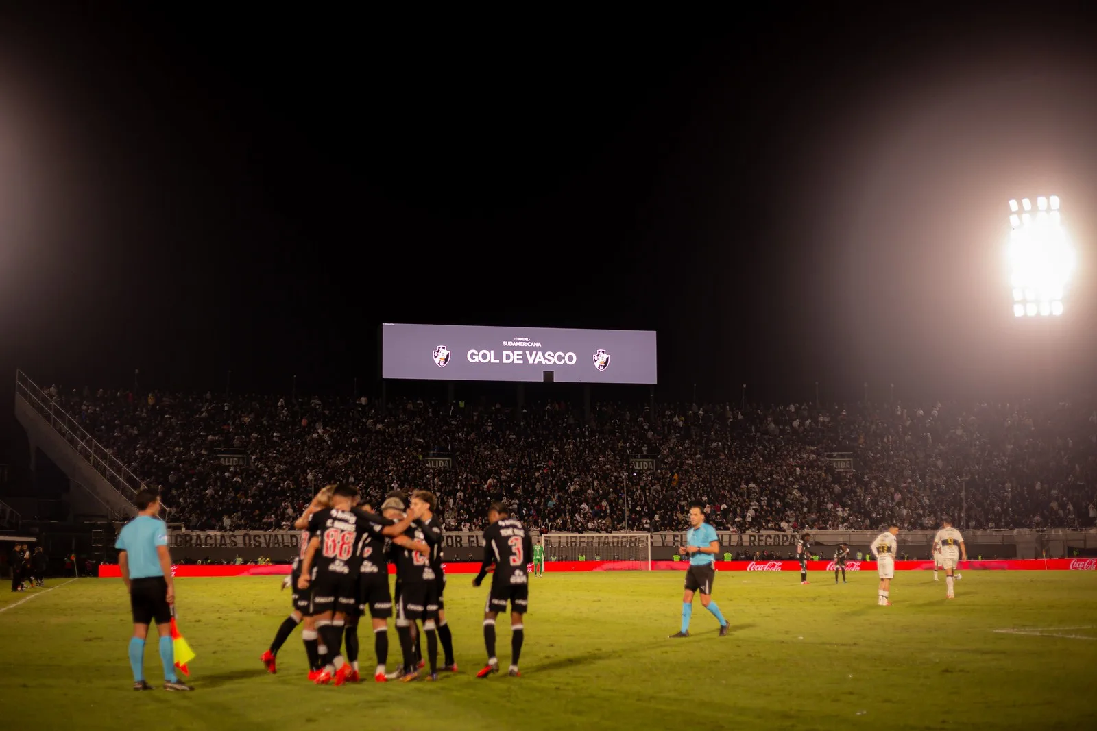 Vasco empata sem sofrer gol em Bogotá e encerra sequência negativa na altitude