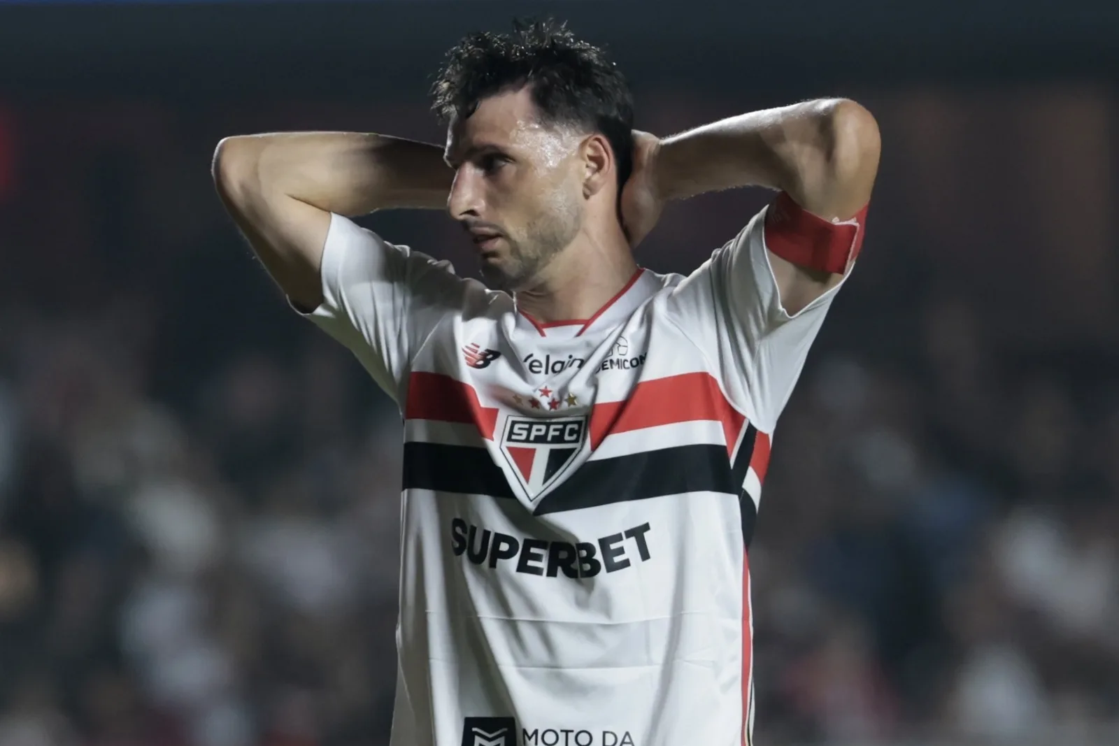 Calleri recebe 11º amarelo no ano e desfalca São Paulo contra o Santos