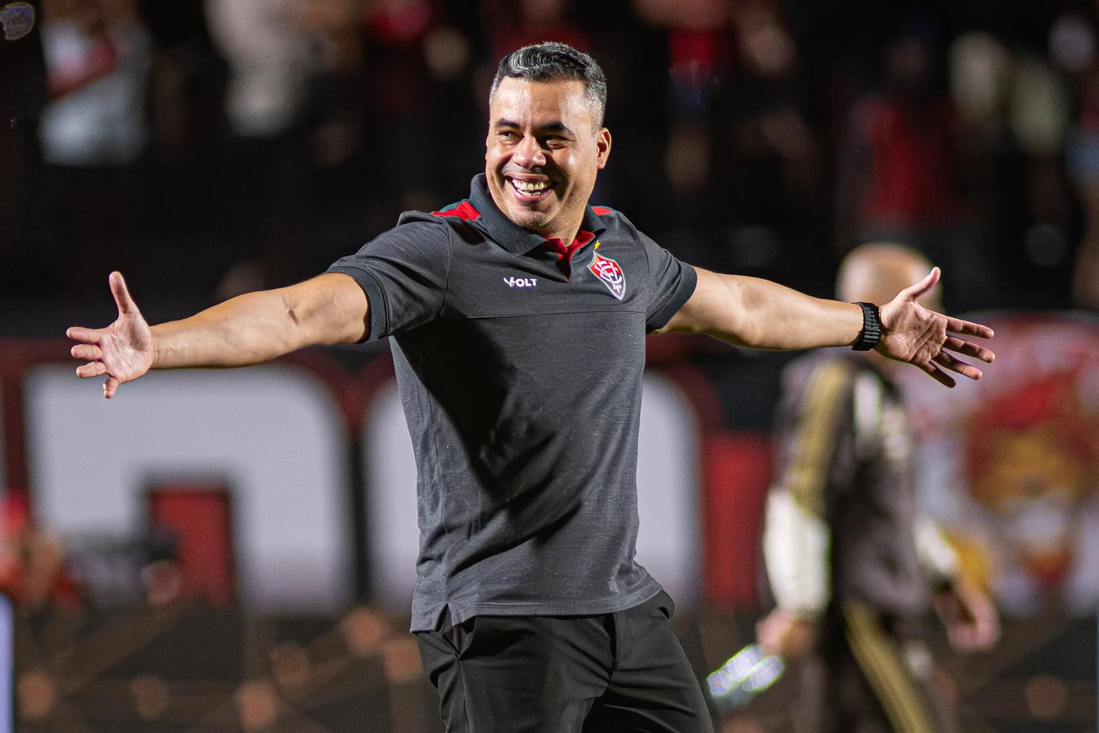 Jair Ventura completa um ano no Vitória em meio a pressão por resultados