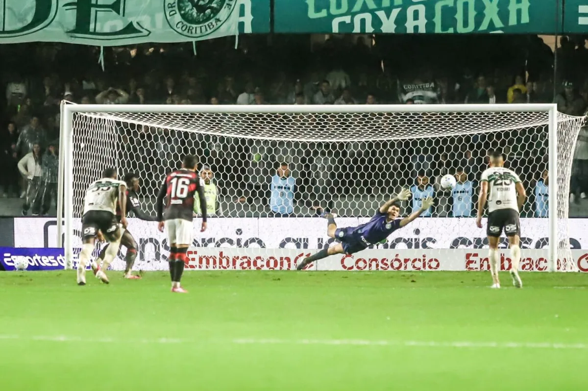 Viveros representa o Athletico na seleção provisória da Bola de Prata