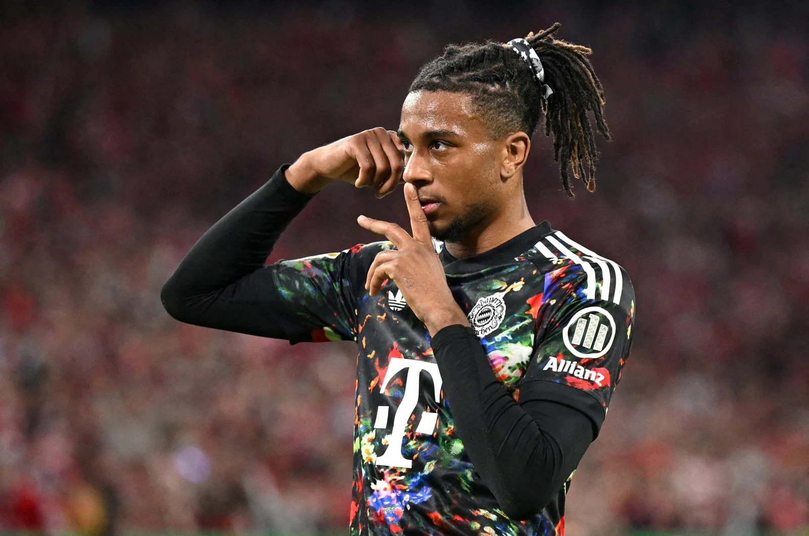 Olise marca três vezes, e Bayern goleia Union Berlin por 7 a 0