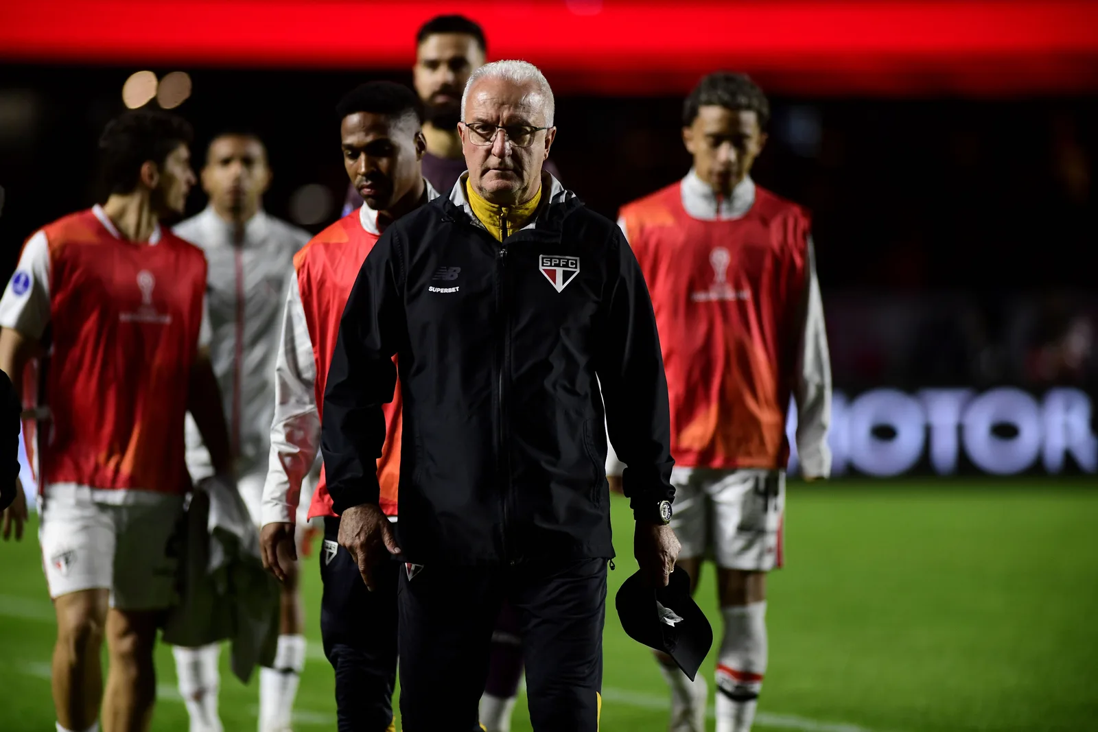 Dorival critica atuação do São Paulo e questiona impedimento revisado pelo VAR