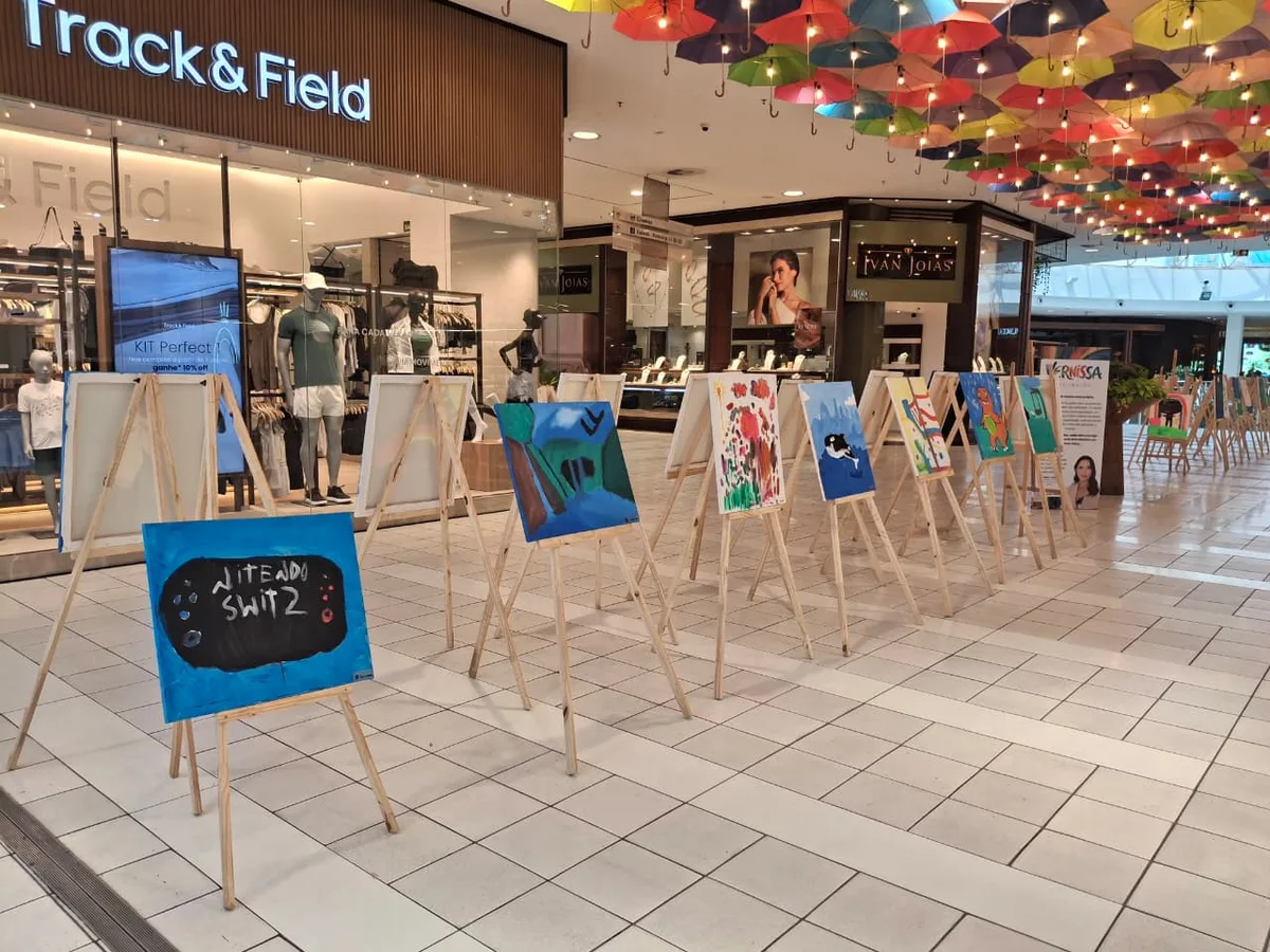 Shopping de Salvador recebe mostra com pinturas de crianças autistas