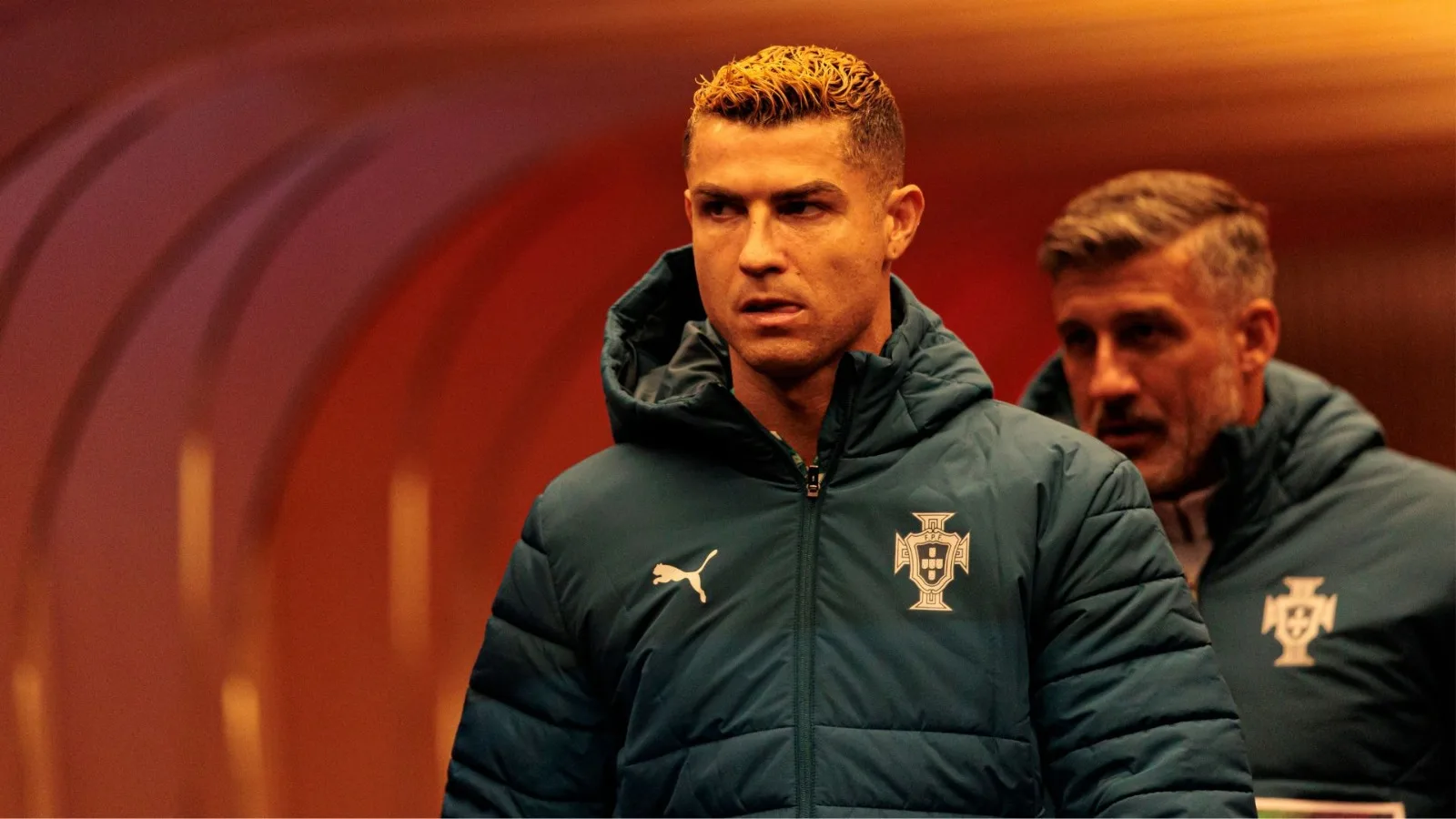 Cristiano Ronaldo conversa com Jorge Jesus após ficar no banco de Portugal
