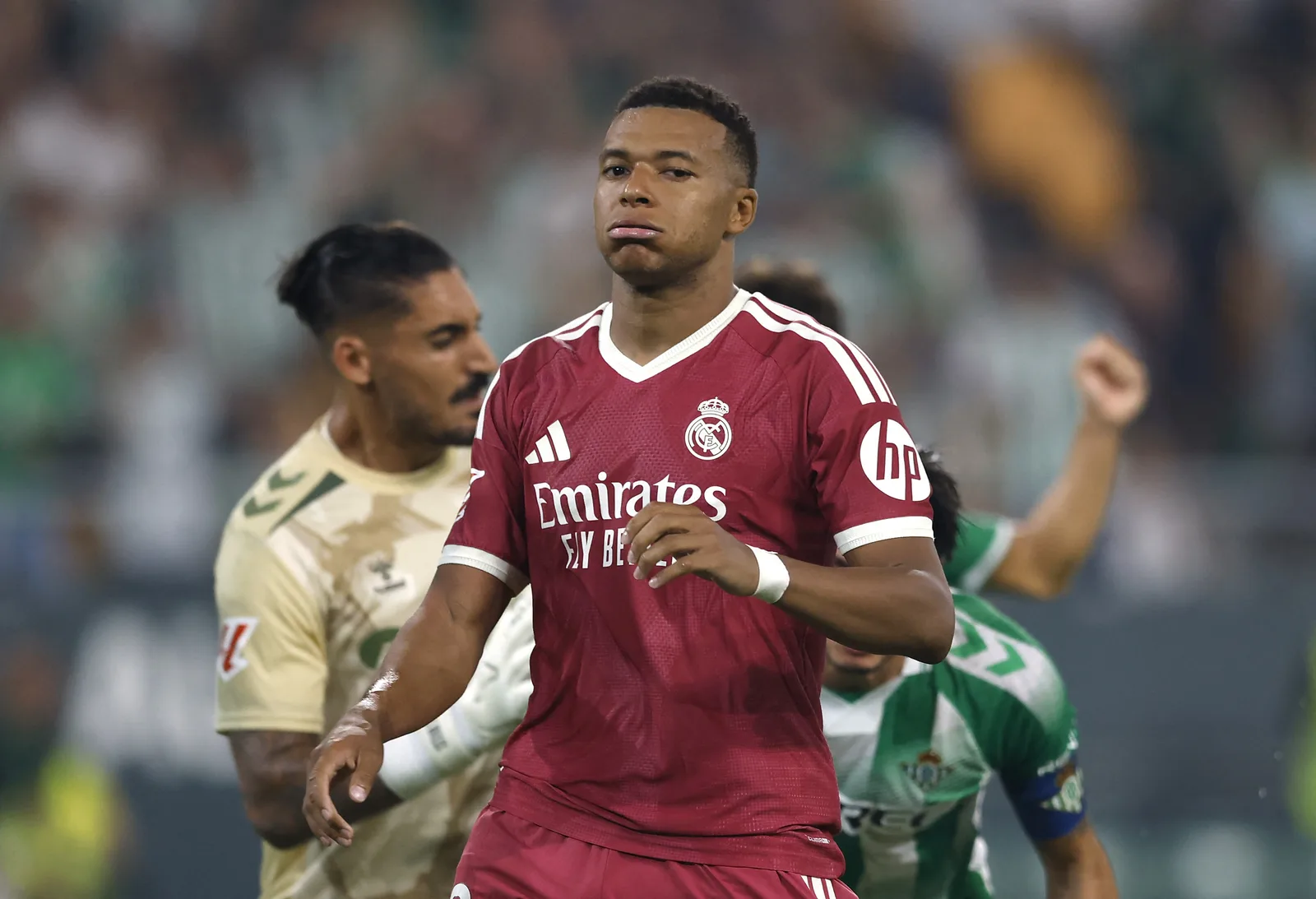 Mbappé rebate análise sobre títulos do PSG após transferência para o Real Madrid