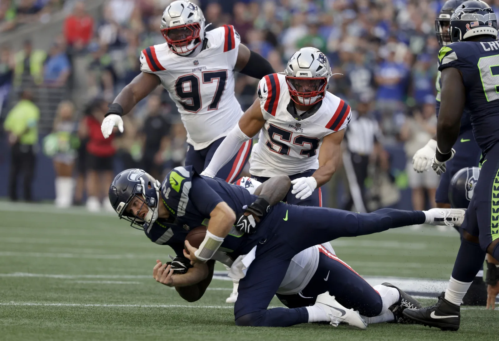 Seahawks viram sobre Patriots após lesão de Sam Darnold