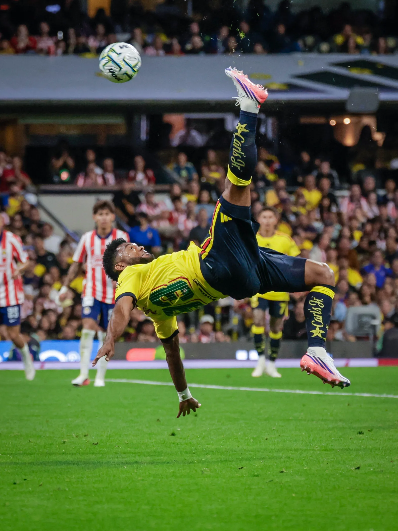 Borja marca duas vezes e evita derrota do América-MEX em clássico