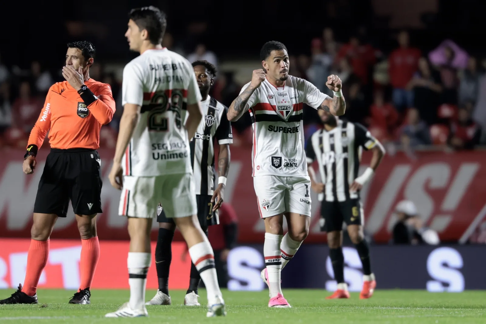 Renan Lodi comenta fim da sequência do Atlético-MG após derrota para o São Paulo