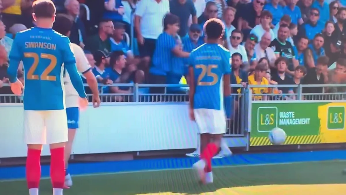 Confusão entre Bielik e torcedor marca derrota do Cardiff para o Portsmouth