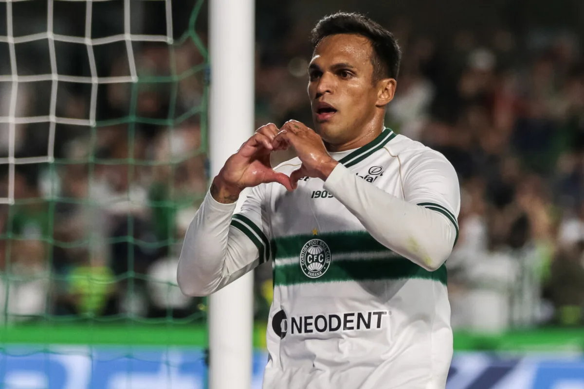 Ex-jogadores do Coritiba aparecem entre os destaques da Série B de 2026