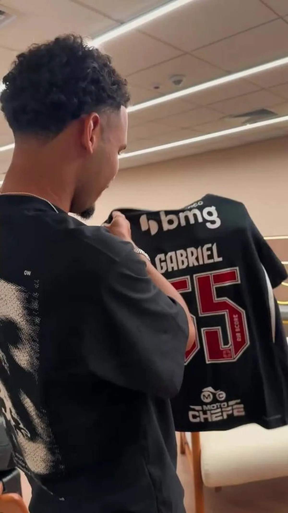 Gabriel Pereira chega ao Rio para exames antes de reforçar o Vasco