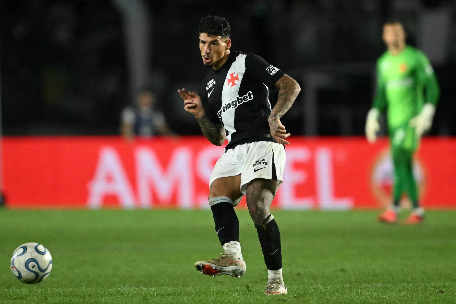 Saldivia reafirma desejo de ficar no Vasco após noite decisiva na Sul-Americana