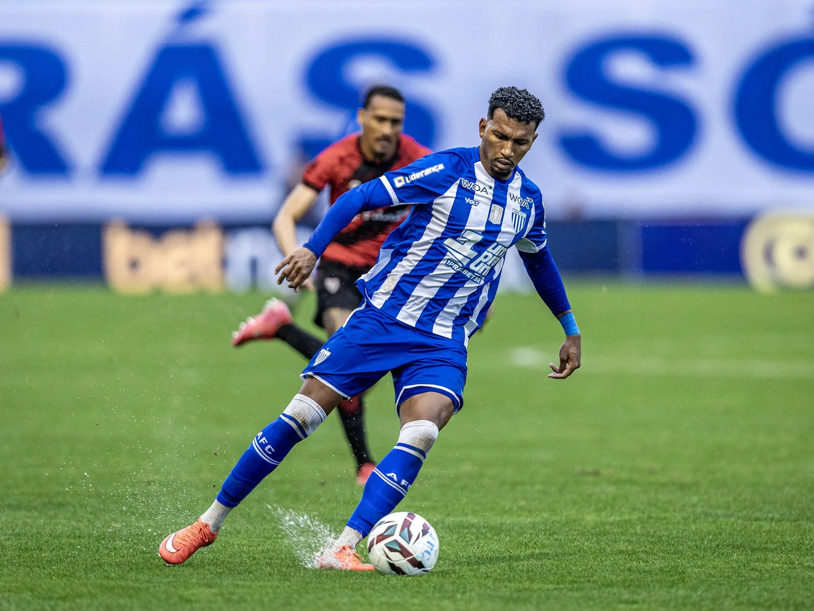 Avaí reforça ataque e define elenco após janela de transferências