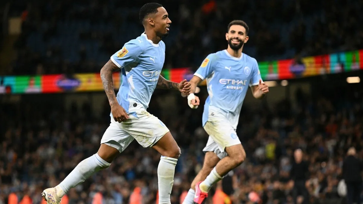 Allan marca e dá assistência em estreia pelo Manchester City