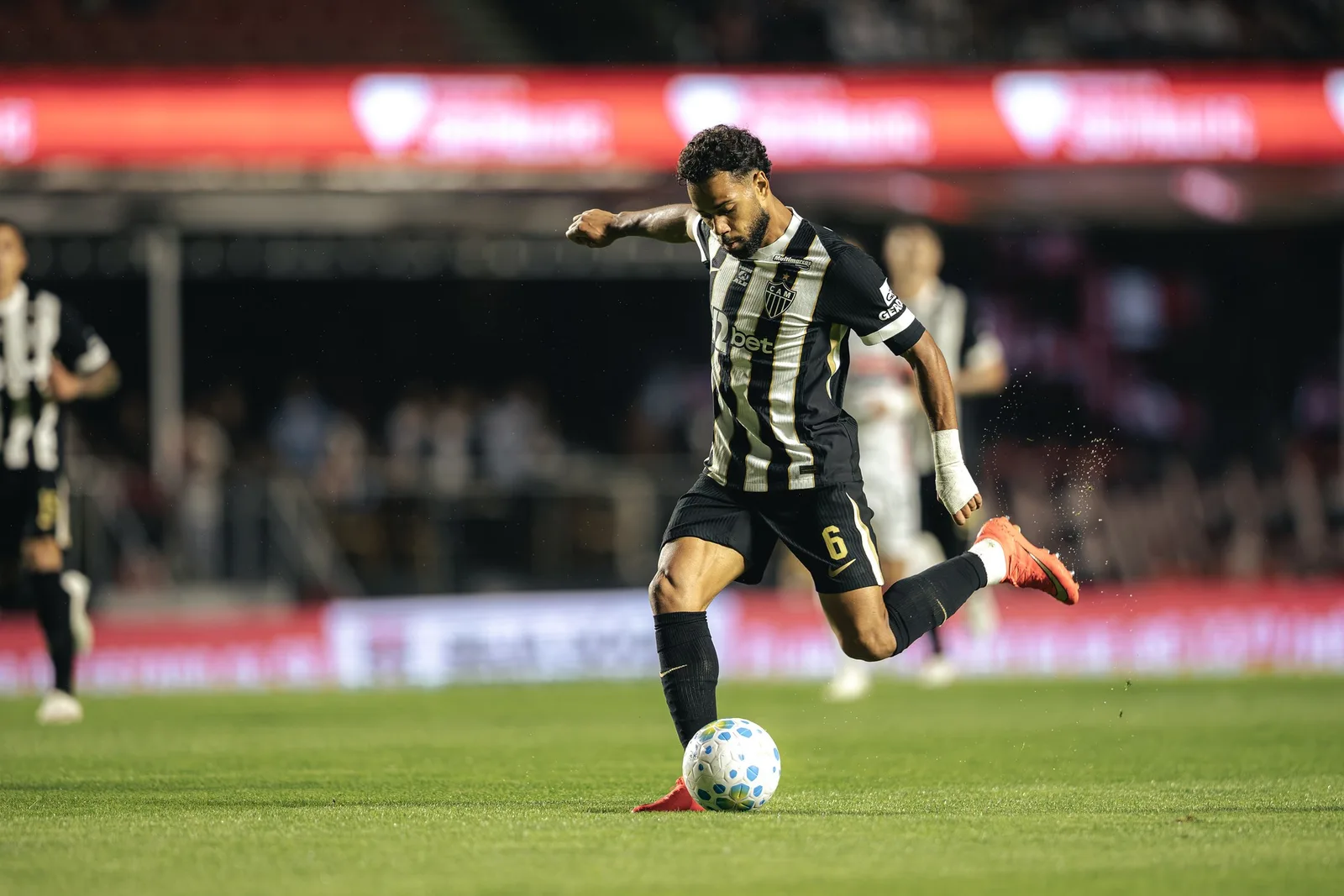 Gabriel Delfim se destaca, mas Atlético-MG deixa escapar invencibilidade no Morumbis