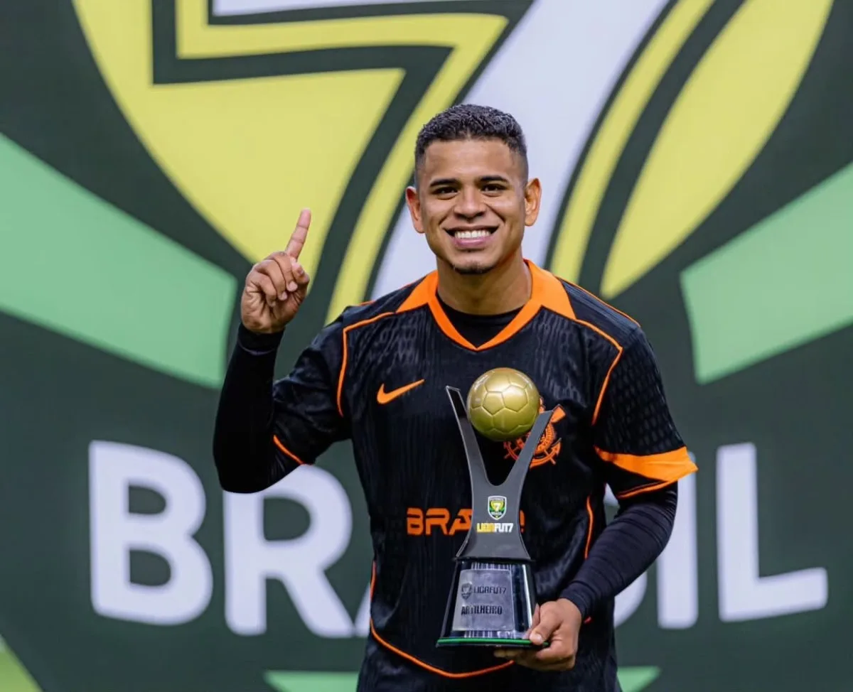 Heltinho conquista título e artilharia da Liga Nacional de Futebol 7 pelo Corinthians