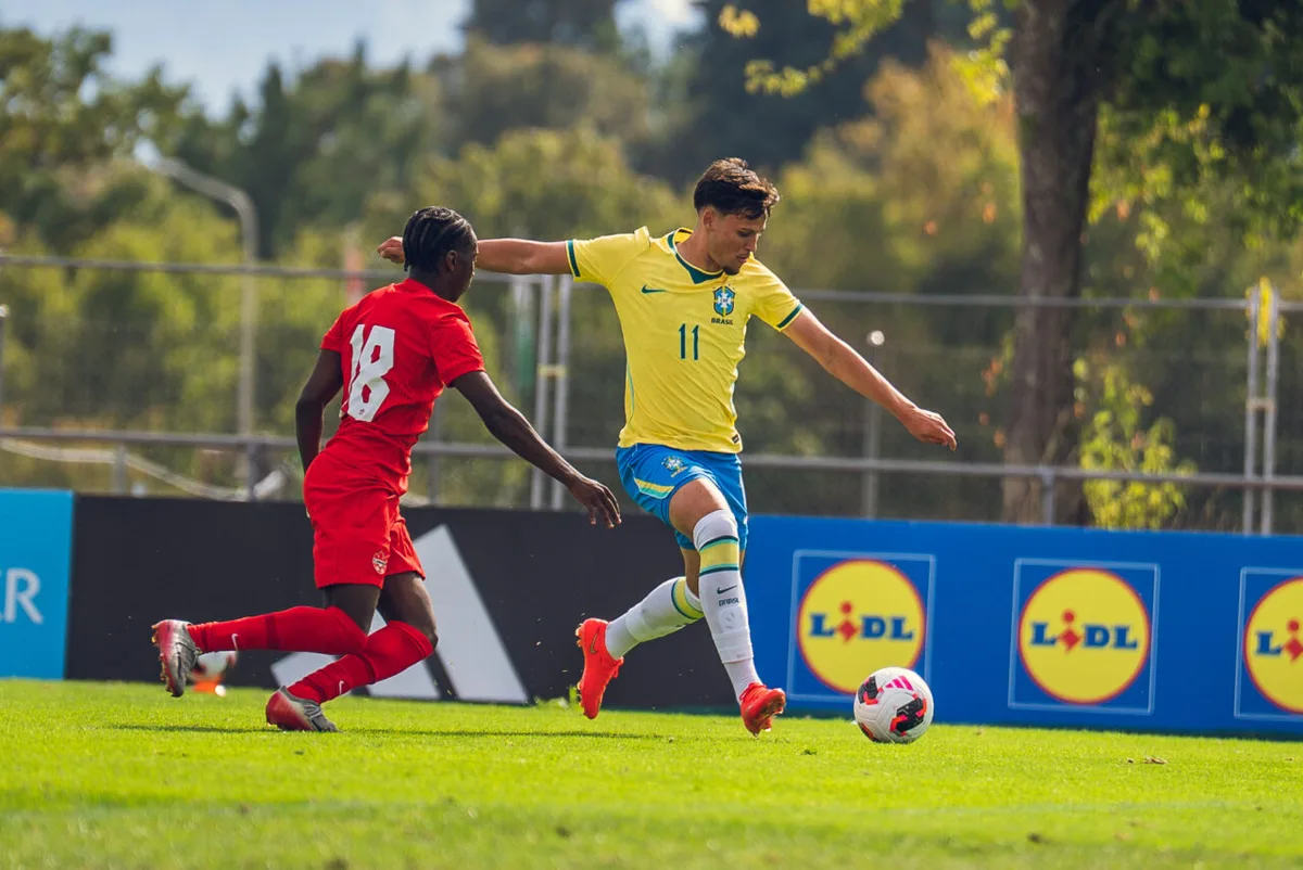 Brasil Sub-17 goleia Canadá com quatro jogadores do Athletico