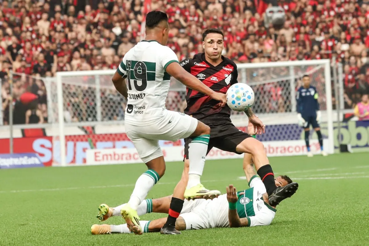 Athletico confirma lesão de Benavídez após clássico contra o Coritiba
