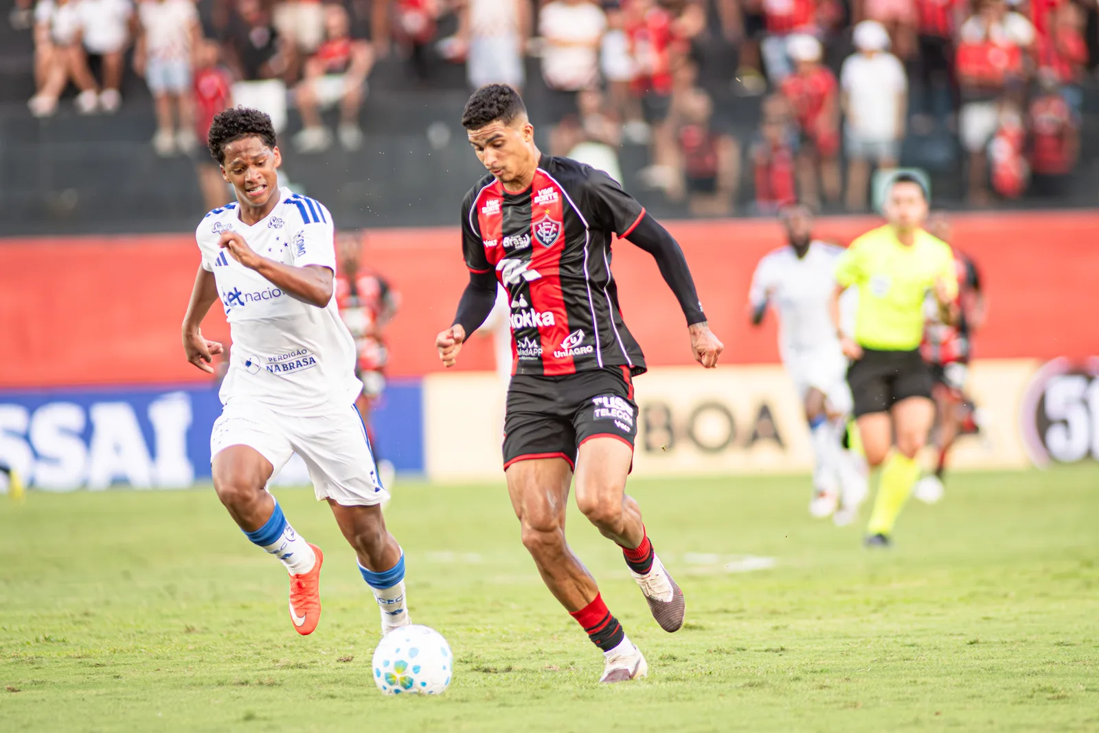 Renê marca em três jogos seguidos e vive melhor fase no Vitória