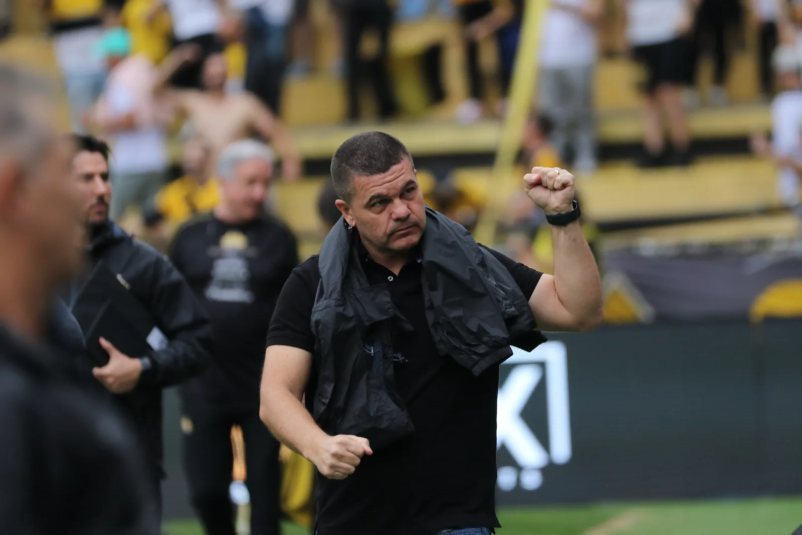 Criciúma supera o Avaí na estreia de Louzer e encerra jejuns na Série B
