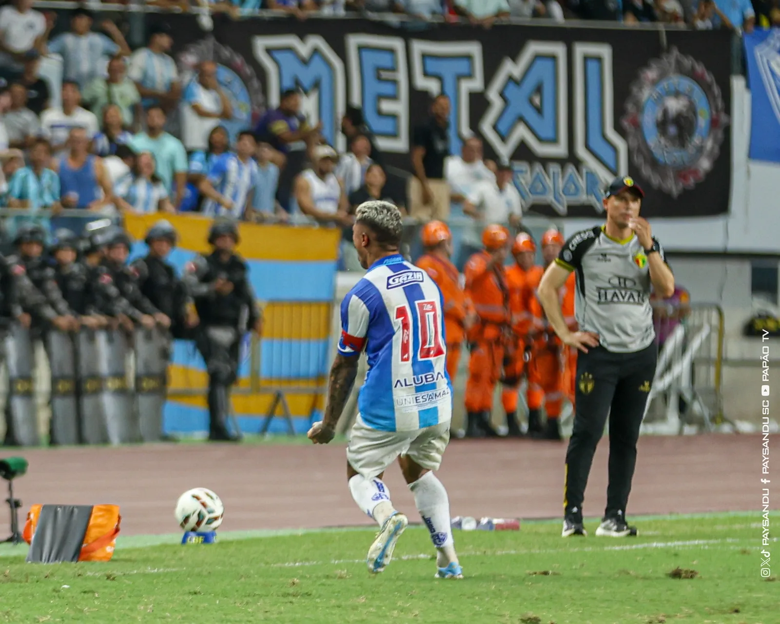 Camisa 10 do Paysandu marca golaço de trivela, mas time perde para o Brusque