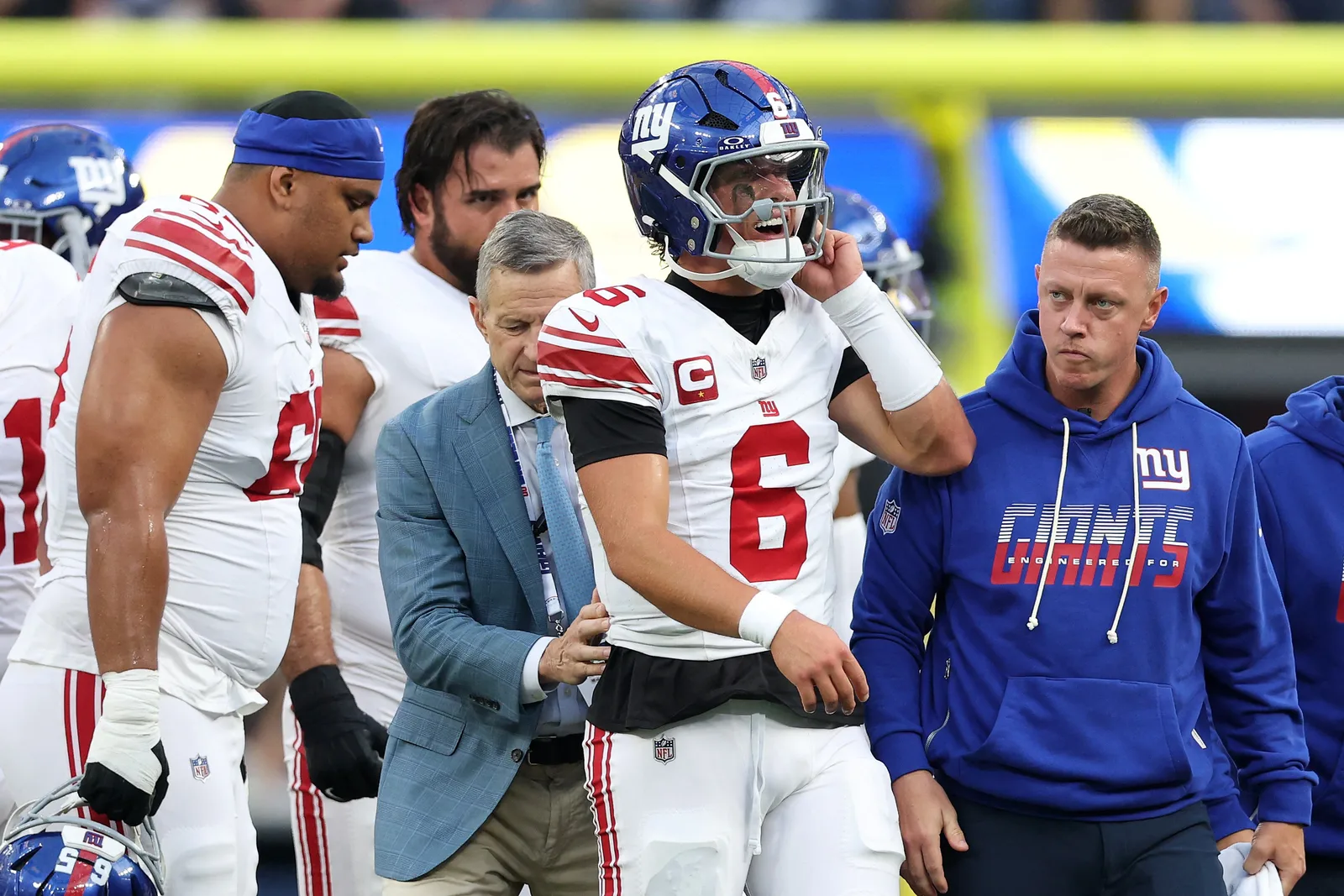 Giants perde Jaxson Dart até o fim da temporada após lesão no joelho