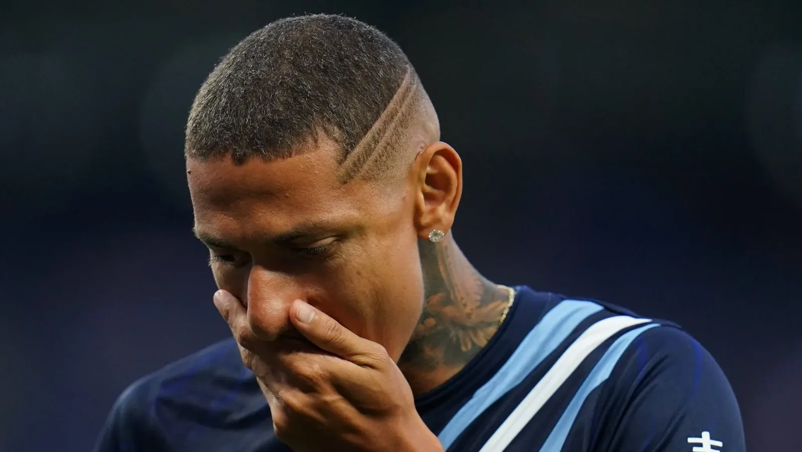 Richarlison fica fora da Premier League e avalia opções para o futuro
