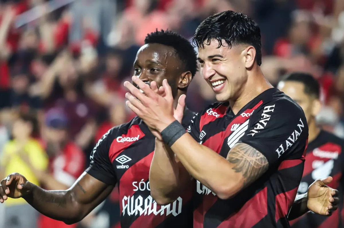 Athletico bate o Bahia por 2 a 1 e vence com defesa de pênalti no fim