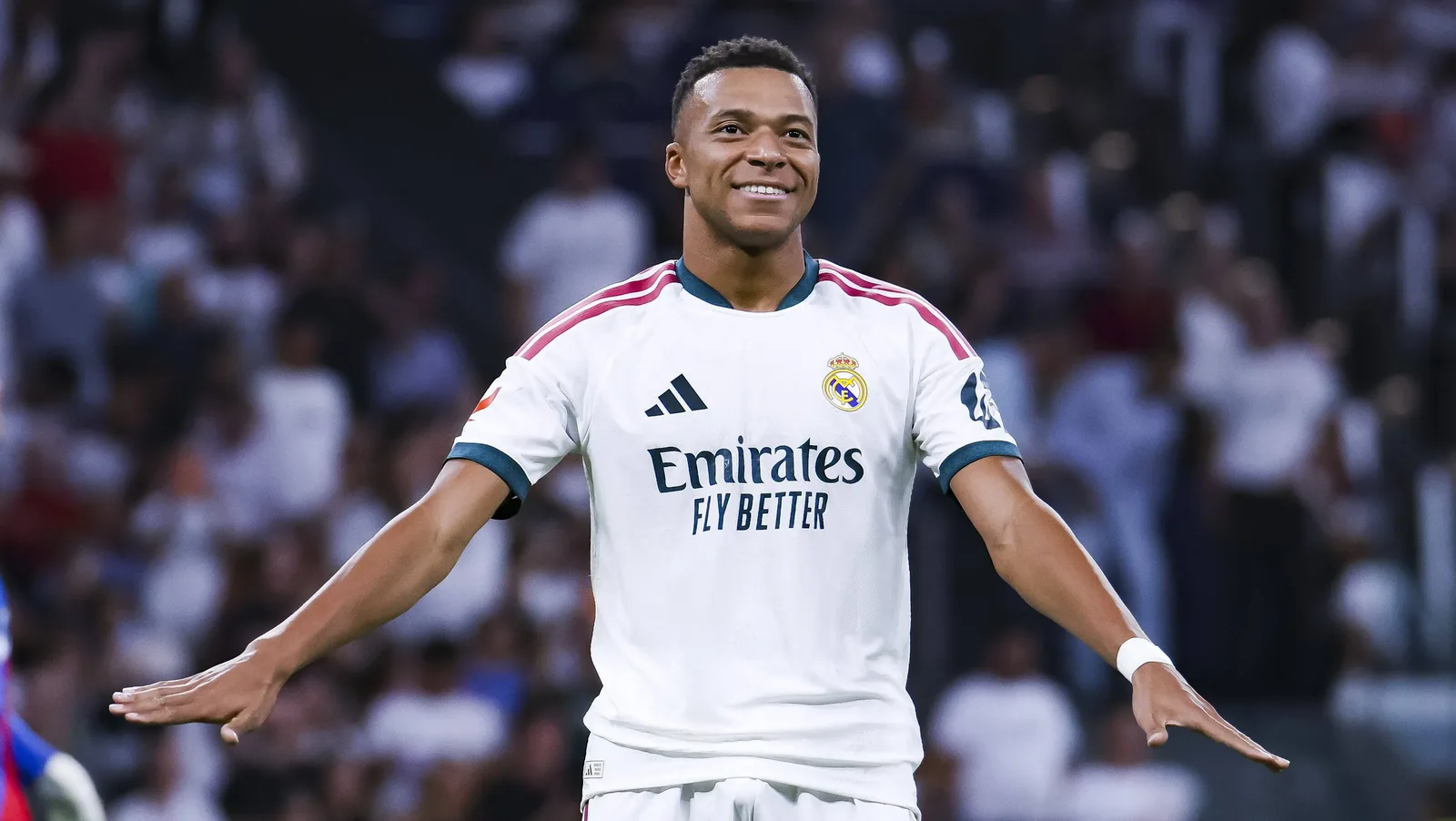 Carreras marca, Mbappé converte dois e Real Madrid vence o Rayo