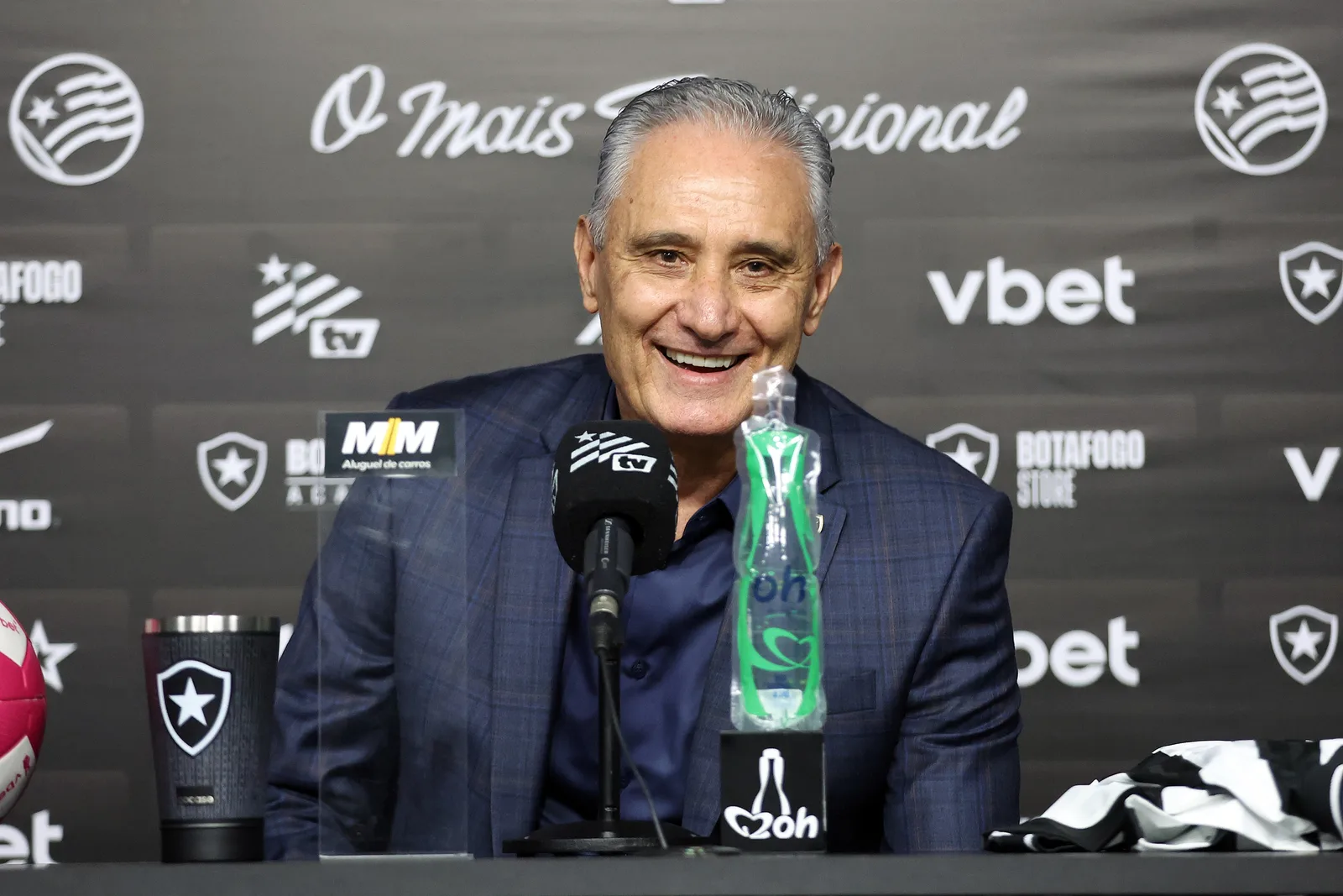 Tite chega ao Botafogo com Matheus Bachi e Fábio Mahseredjian