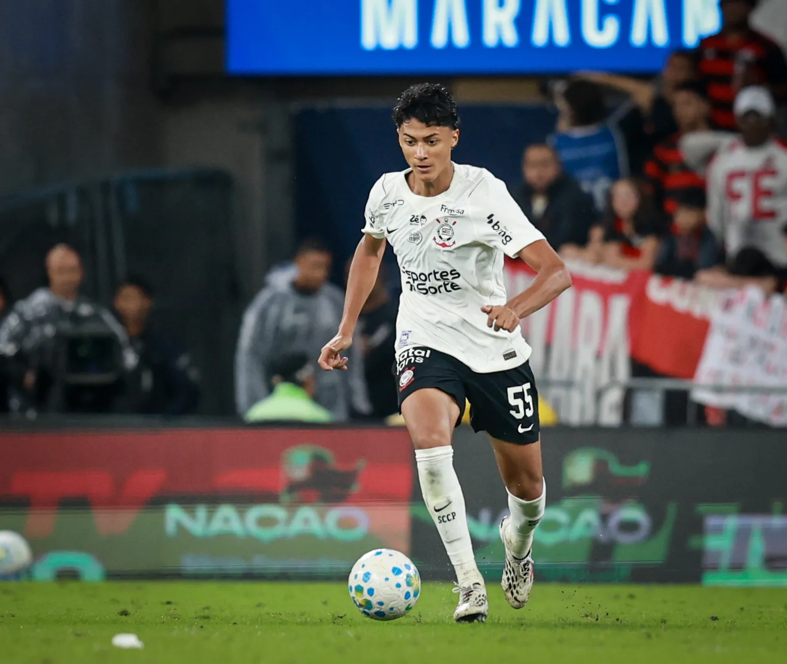 Iago Machado estreia pelo Corinthians e ganha elogios de Fernando Diniz