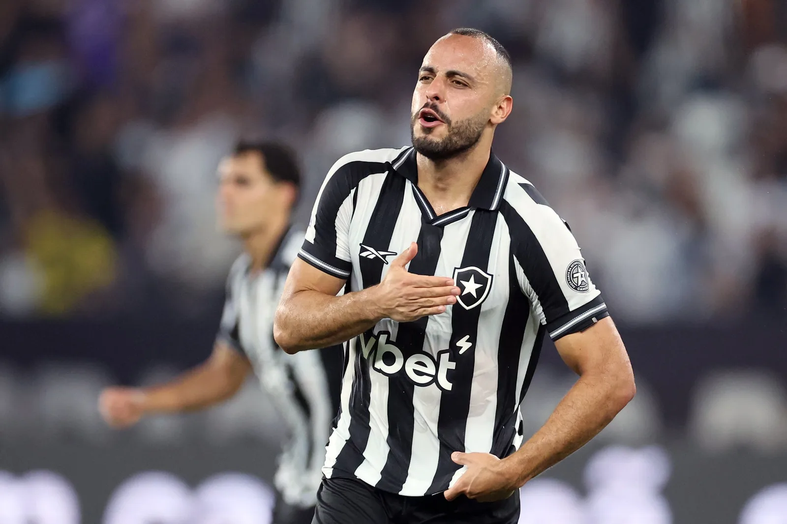 Tigres oferece 8 milhões de dólares por Arthur Cabral, do Botafogo