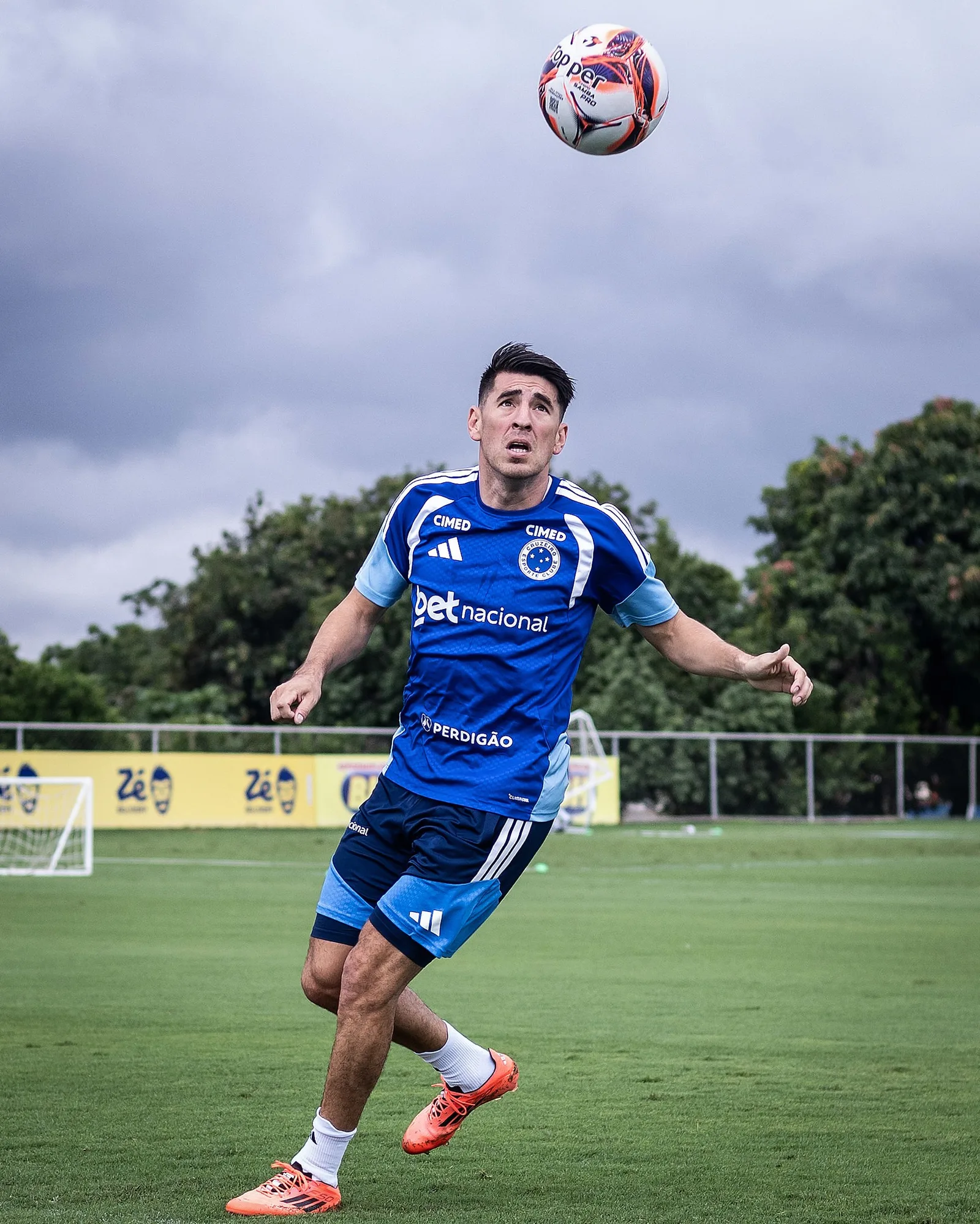 Cruzeiro ainda avalia renovação com Lucas Villalba para 2027
