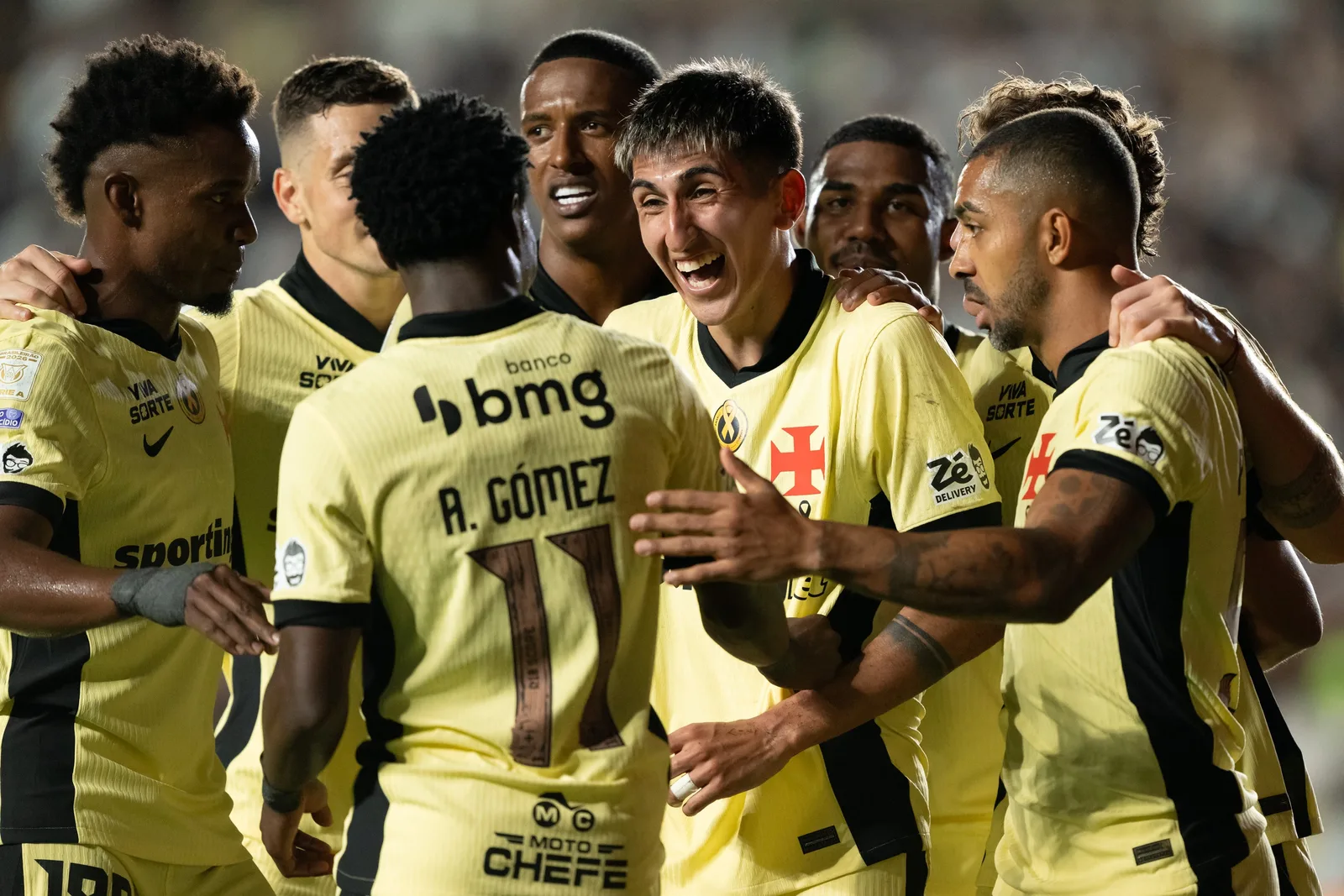 Vasco aproveita tropeço de Grêmio e Palmeiras e sai do Z-4