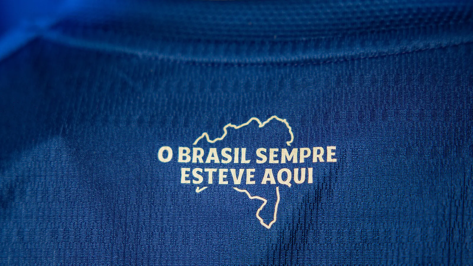 Bahia apresenta uniforme azul com participação de povos indígenas
