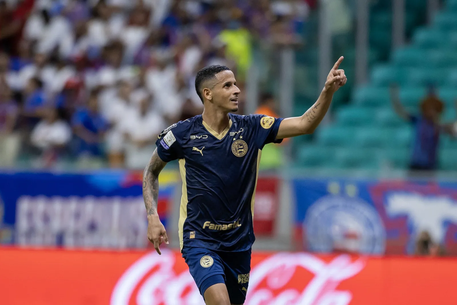 Luciano Juba alcança Ávine e fica a um gol de recorde no Bahia