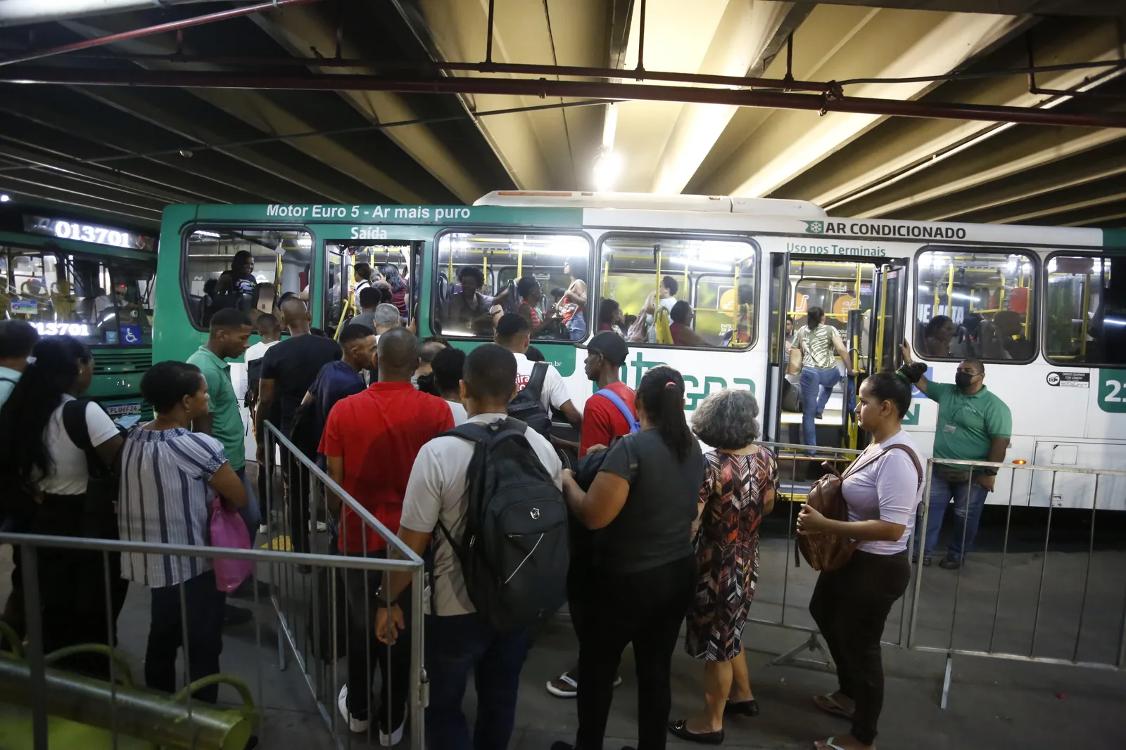 Salvador compra 30 ônibus climatizados por R$ 22,7 milhões