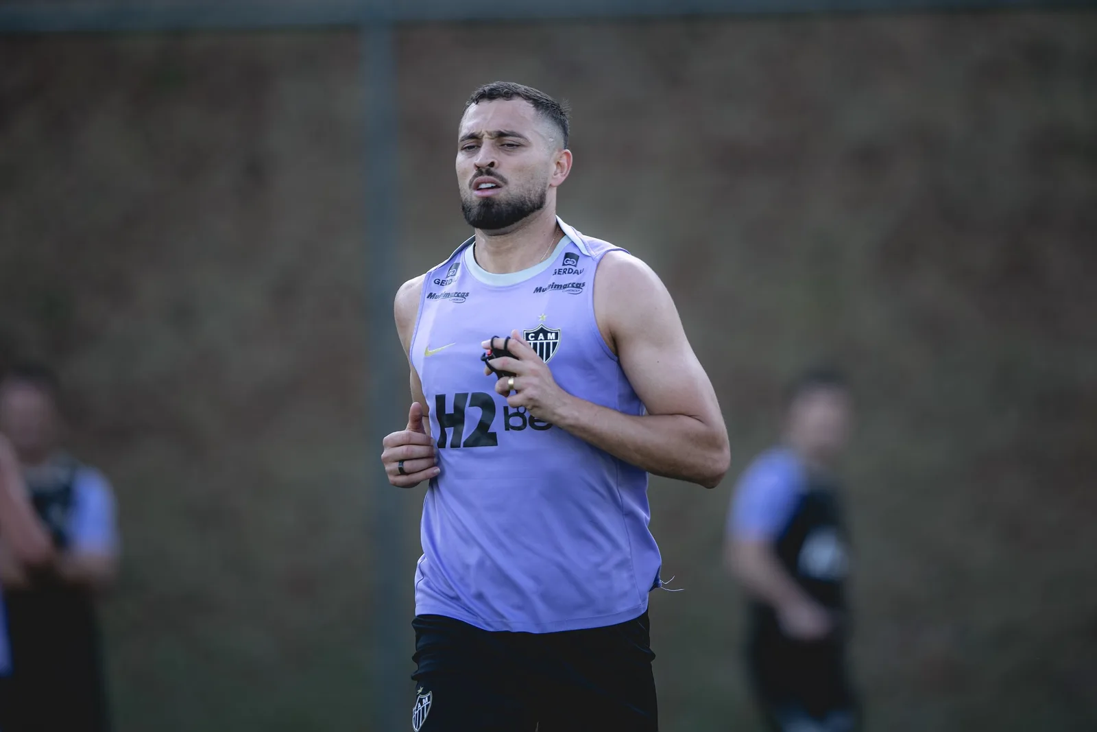 Léo Duarte se recupera e vira opção do Atlético-MG contra o Fluminense