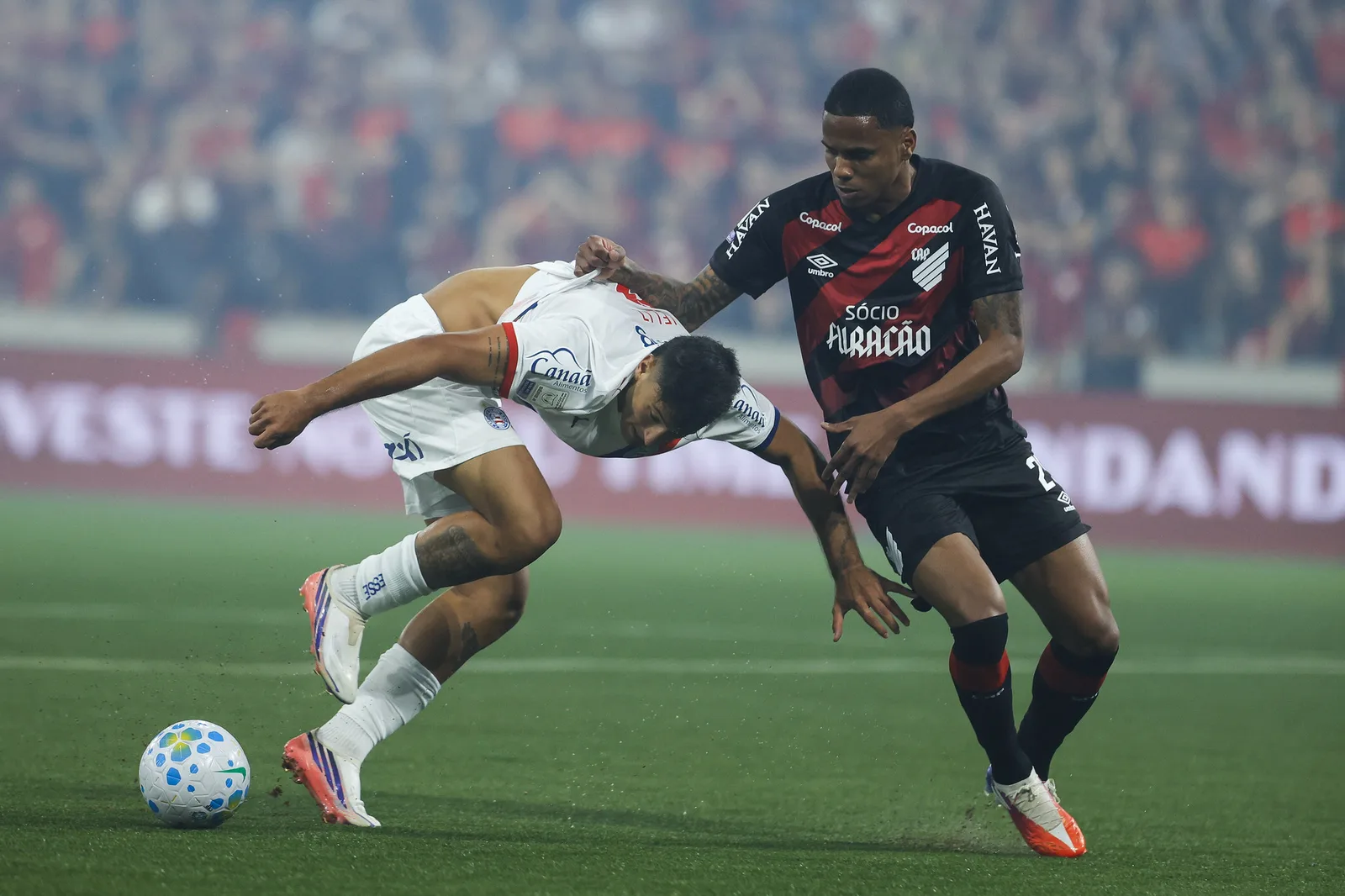 Bahia perde para o Athletico, desperdiça pênalti e sai do G-4