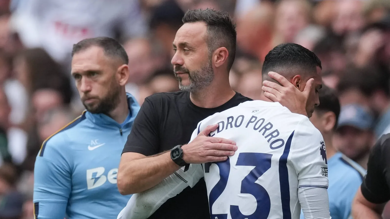 Aston Villa vence o Tottenham e mantém rival na zona de rebaixamento